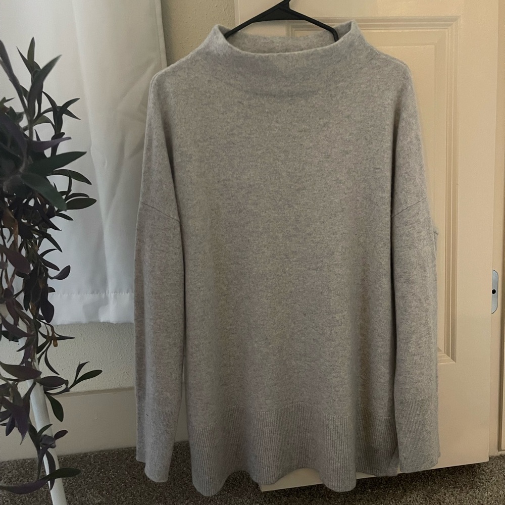 100% Cashmere Gray Turtleneck Sweater